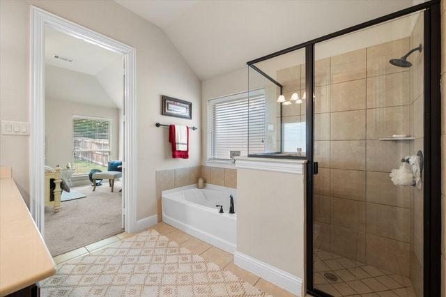 2828 Diamond Ridge Drive, Arlington, TX 76001