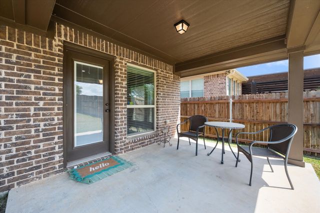 2828 Diamond Ridge Drive, Arlington, TX 76001