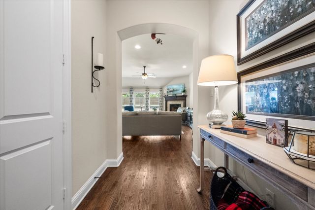 2828 Diamond Ridge Drive, Arlington, TX 76001