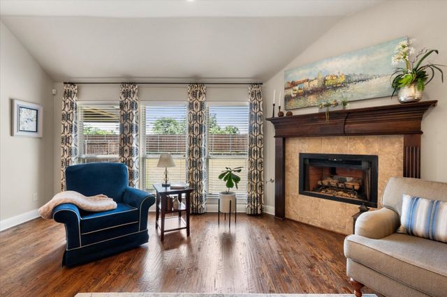 2828 Diamond Ridge Drive, Arlington, TX 76001