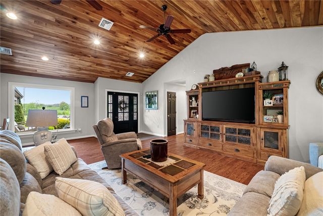 361 Freeport Rd, Summit Twp, PA 16002
