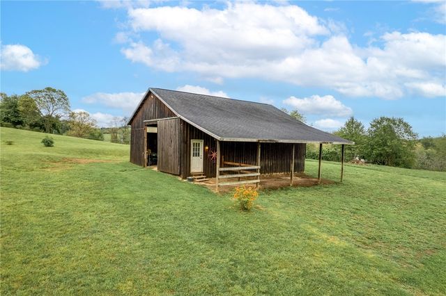 361 Freeport Rd, Summit Twp, PA 16002