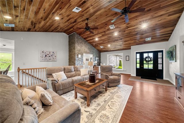 361 Freeport Rd, Summit Twp, PA 16002