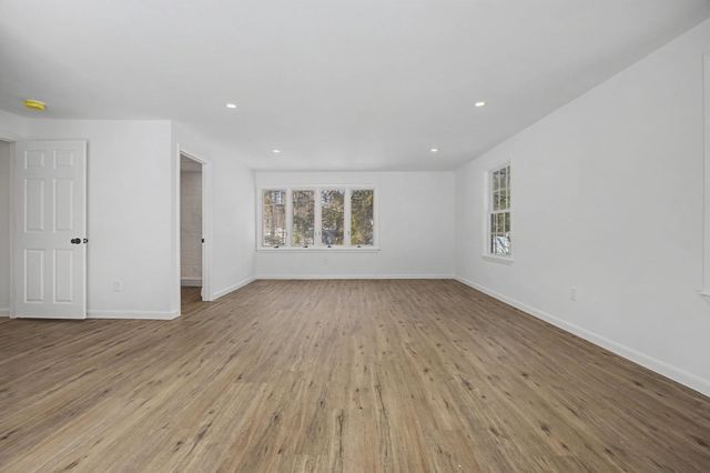 12 Davis Road, Merrimack, NH 03054