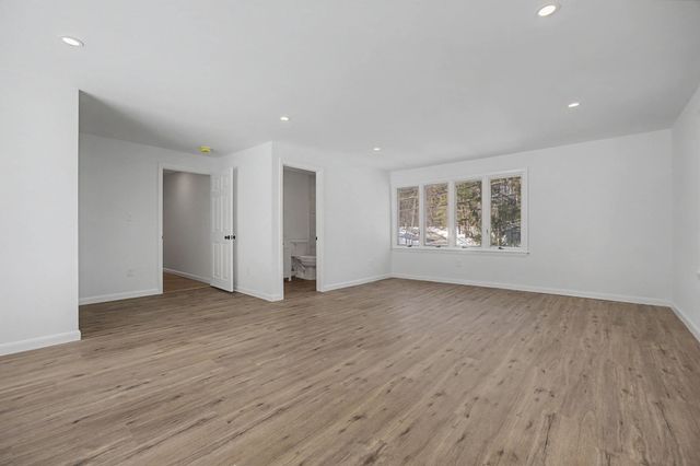 12 Davis Road, Merrimack, NH 03054