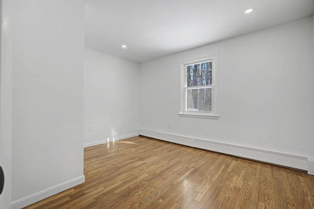 12 Davis Road, Merrimack, NH 03054