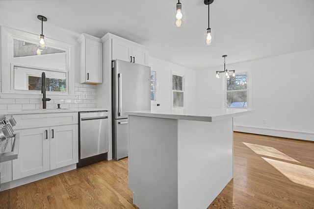 12 Davis Road, Merrimack, NH 03054