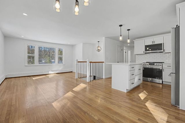 12 Davis Road, Merrimack, NH 03054