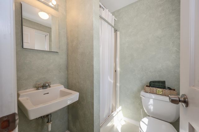 21 Todd Road, Nashua, NH 03064