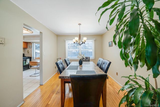 24 Kings Park Road, Commack, NY 11725