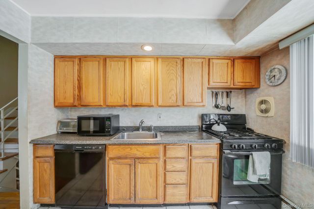 24 Kings Park Road, Commack, NY 11725