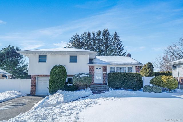 24 Kings Park Road, Commack, NY 11725