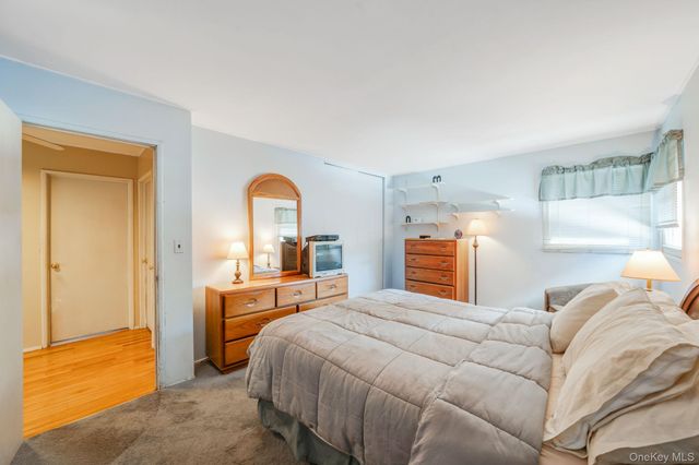 24 Kings Park Road, Commack, NY 11725