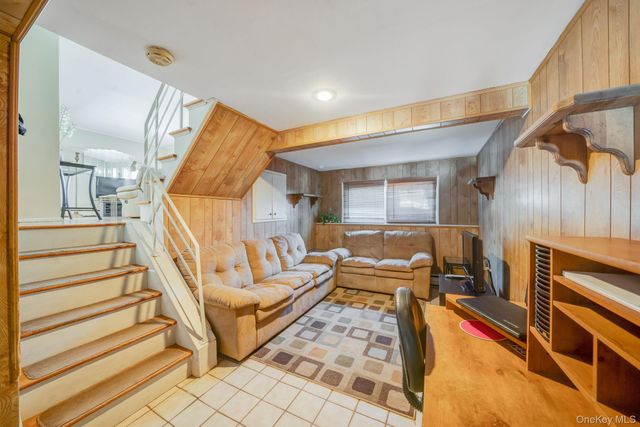 24 Kings Park Road, Commack, NY 11725