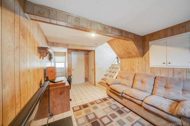 24 Kings Park Road, Commack, NY 11725