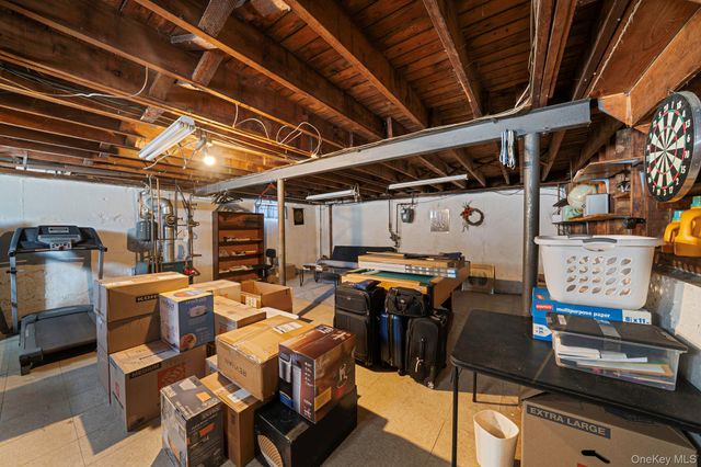 24 Kings Park Road, Commack, NY 11725