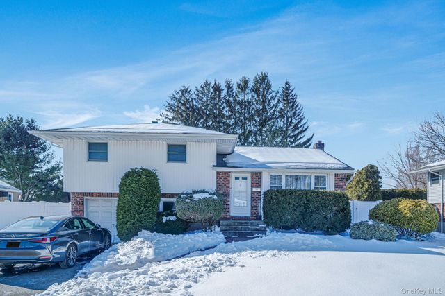 24 Kings Park Road, Commack, NY 11725