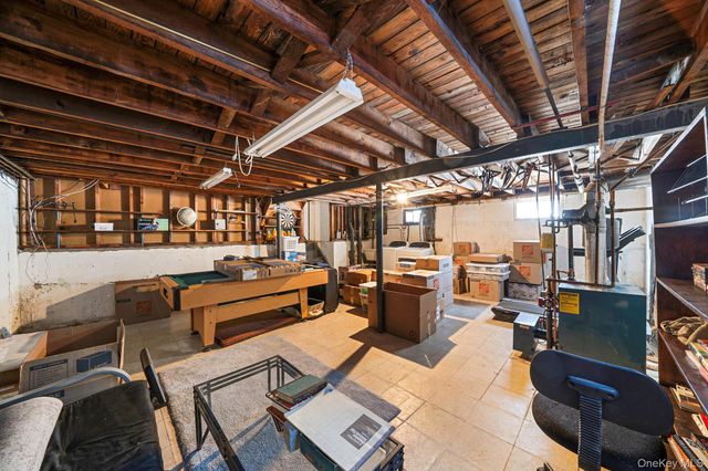 24 Kings Park Road, Commack, NY 11725