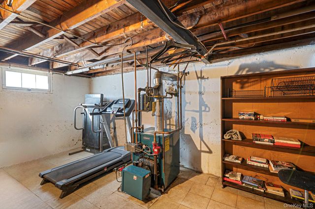 24 Kings Park Road, Commack, NY 11725