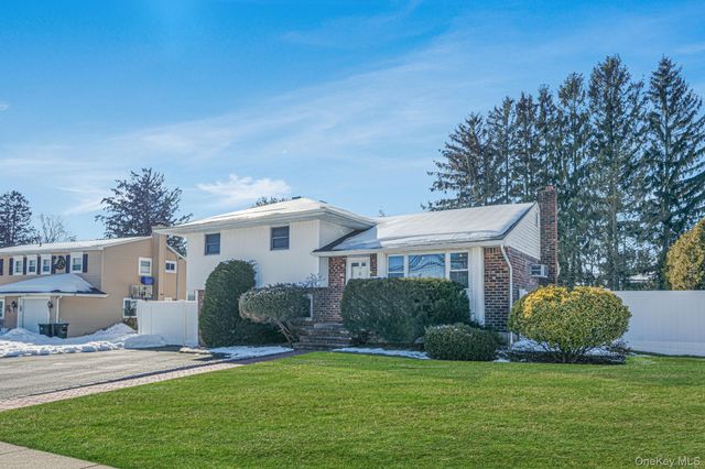 24 Kings Park Road, Commack, NY 11725