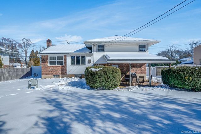 24 Kings Park Road, Commack, NY 11725