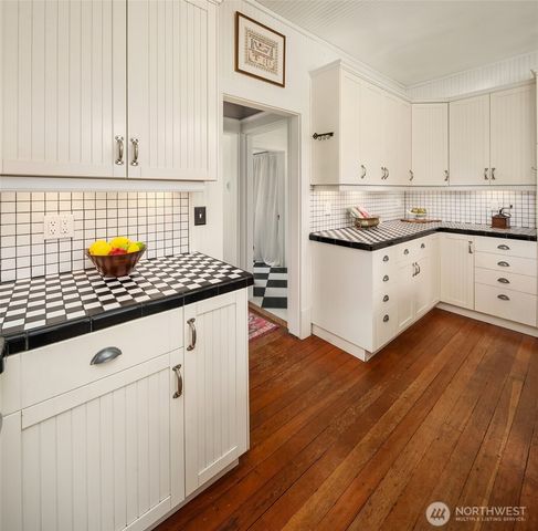 13437 Vashon Highway SW, Vashon, WA 98070