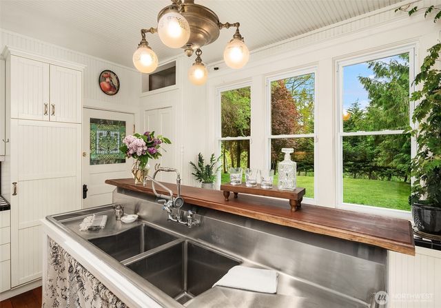 13437 Vashon Highway SW, Vashon, WA 98070