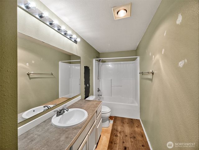 2106 Lake Drive SW, Lakebay, WA 98349