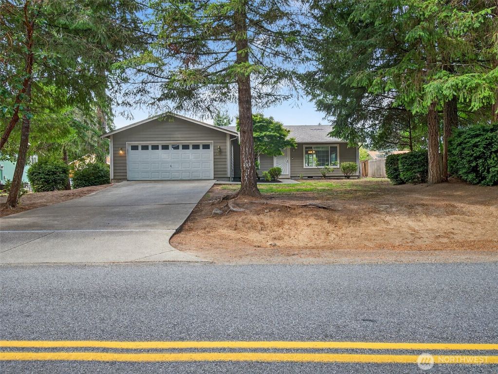 2106 Lake Drive SW, Lakebay, WA 98349