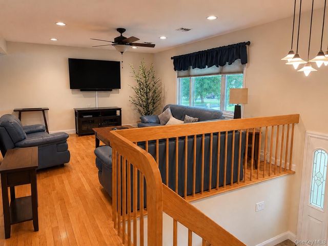 12 Spur Drive, Nanuet, NY 10954