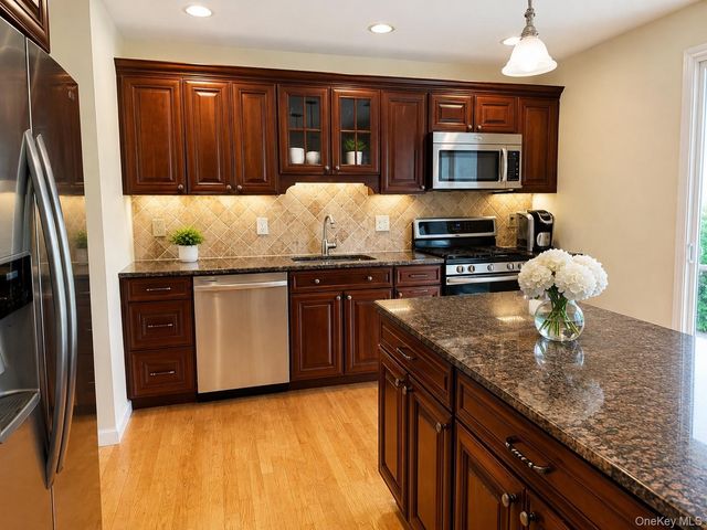 12 Spur Drive, Nanuet, NY 10954