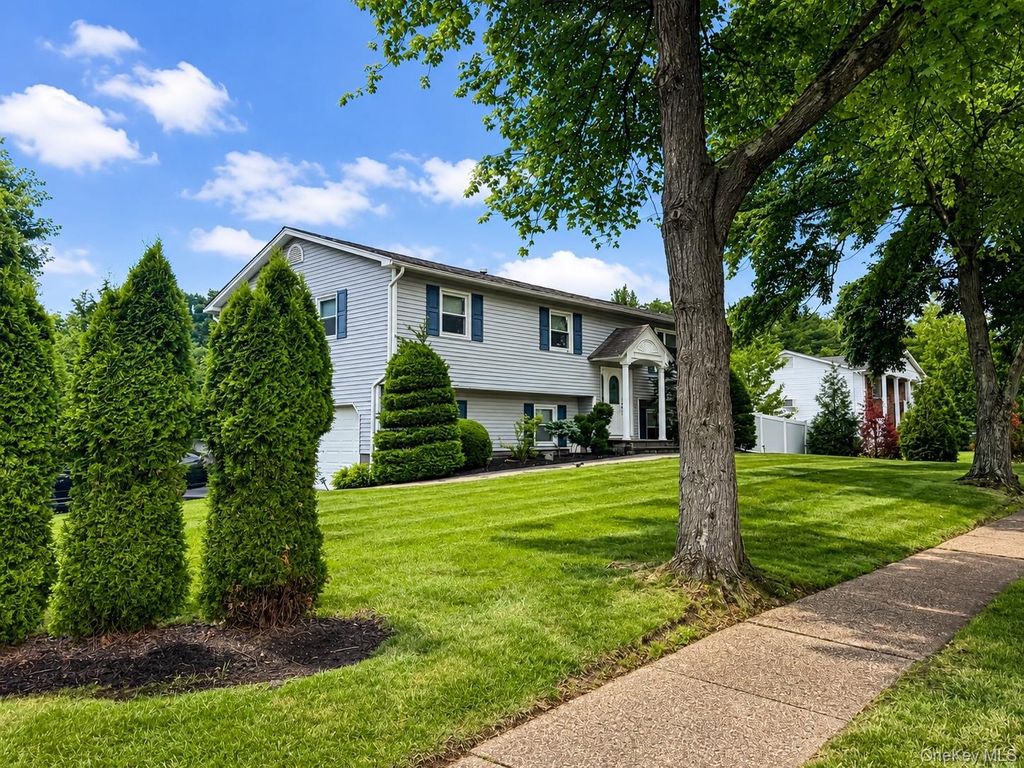 12 Spur Drive, Nanuet, NY 10954
