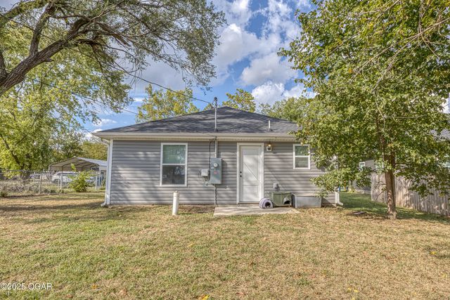1212 E 2nd Street, Joplin, MO 64801