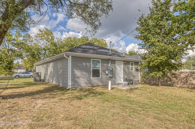 1212 E 2nd Street, Joplin, MO 64801