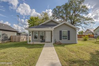 1212 E 2nd Street, Joplin, MO 64801