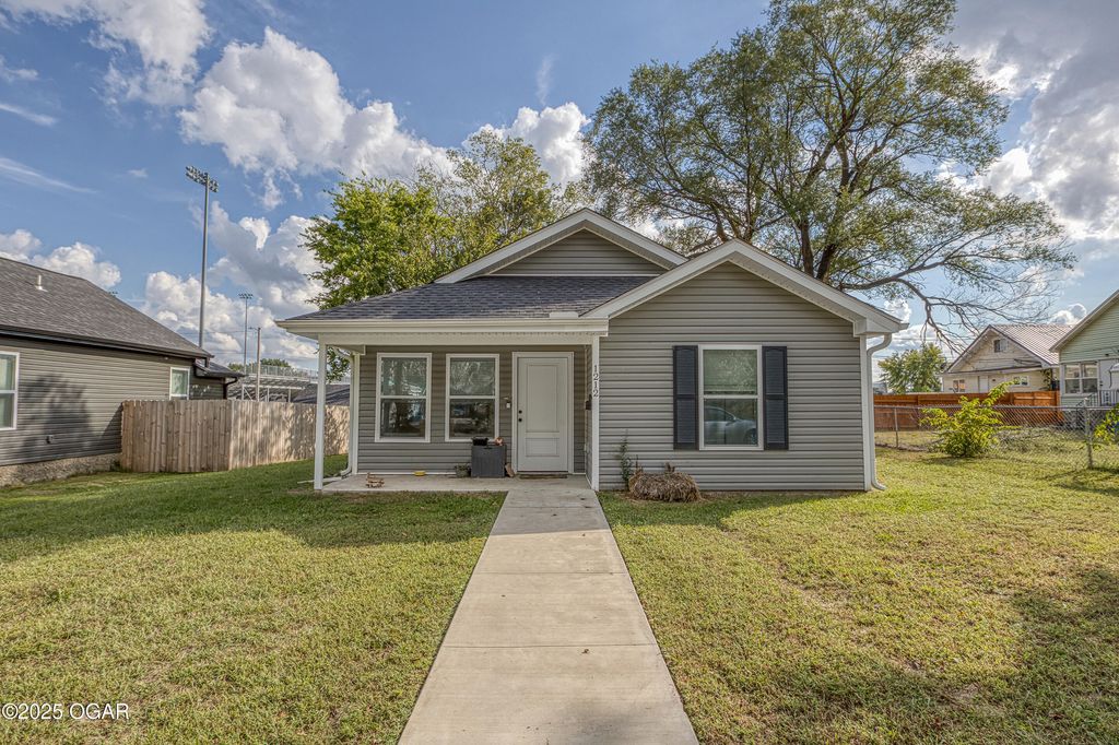 1212 E 2nd Street, Joplin, MO 64801