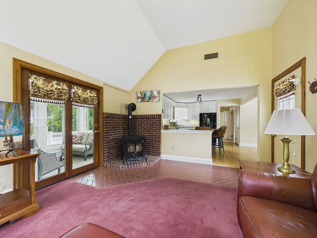 12 S Douglas St, Rockland, MA 02370