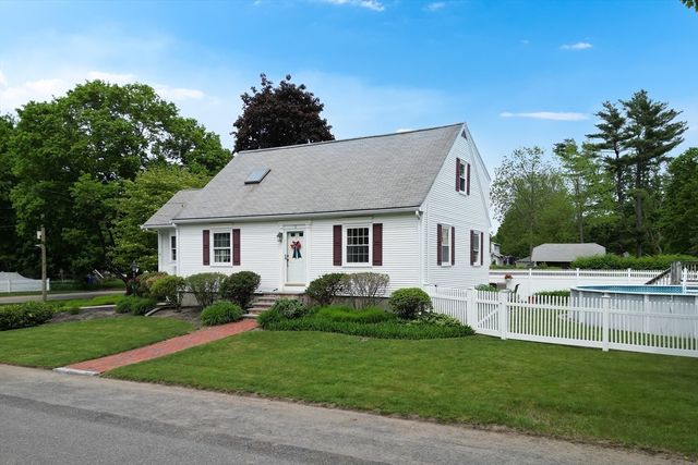 12 S Douglas St, Rockland, MA 02370
