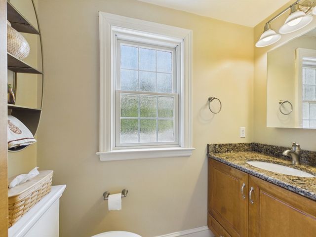 12 S Douglas St, Rockland, MA 02370