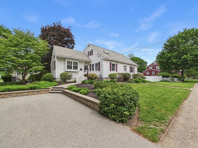12 S Douglas St, Rockland, MA 02370