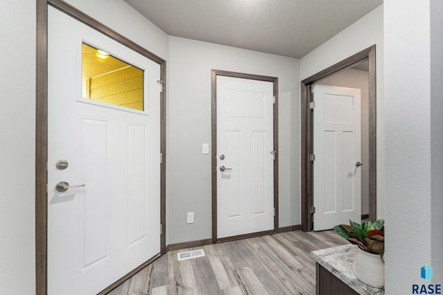 1713 N Tina Dr, Sioux Falls, SD 57110