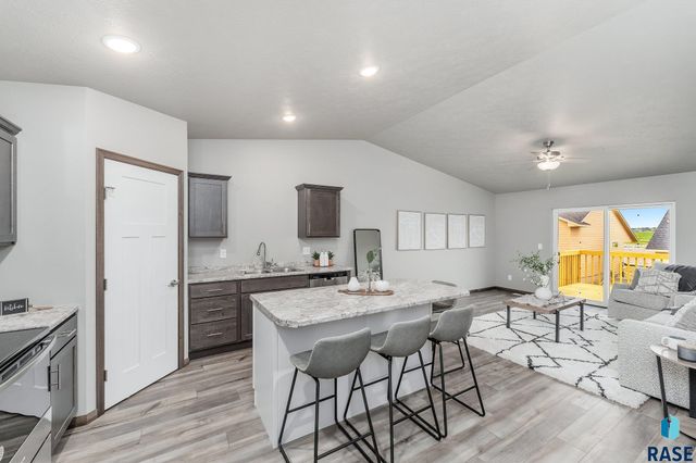 1713 N Tina Dr, Sioux Falls, SD 57110