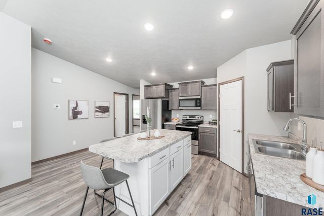 1713 N Tina Dr, Sioux Falls, SD 57110