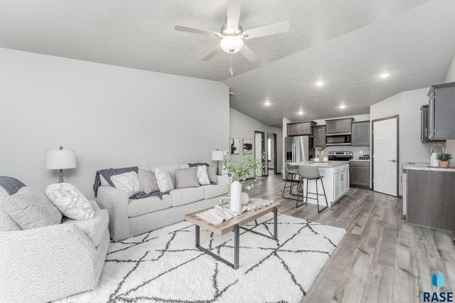 1713 N Tina Dr, Sioux Falls, SD 57110