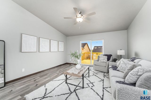 1713 N Tina Dr, Sioux Falls, SD 57110