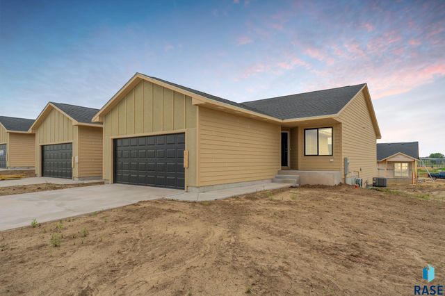 1713 N Tina Dr, Sioux Falls, SD 57110