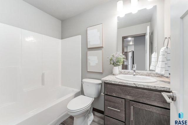 1713 N Tina Dr, Sioux Falls, SD 57110
