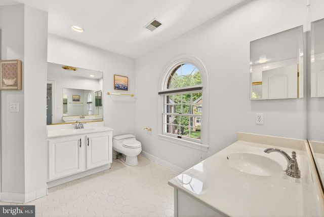 10 CHINABERRY CT, North Potomac, MD 20878