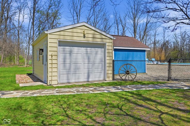 6310 S Overlook Drive, Daleville, IN 47334