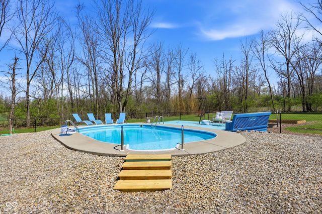6310 S Overlook Drive, Daleville, IN 47334